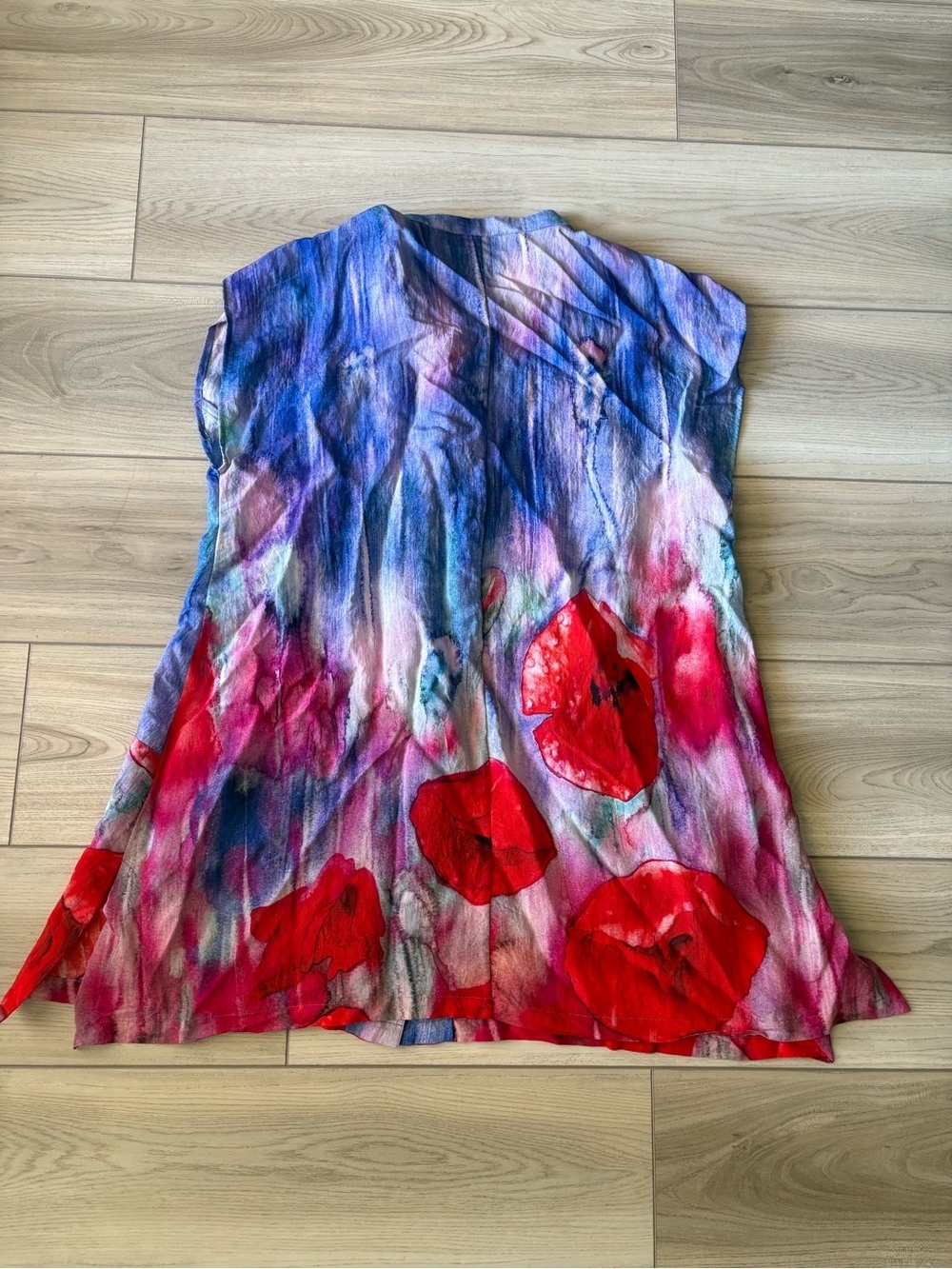 Sleeveless Watercolor Floral Button-Front Top - Blue & Red - Picture 5 of 5
